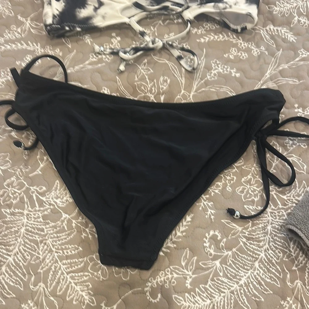 Cupshe Black and White Bikini Set - Picture 3 of 5